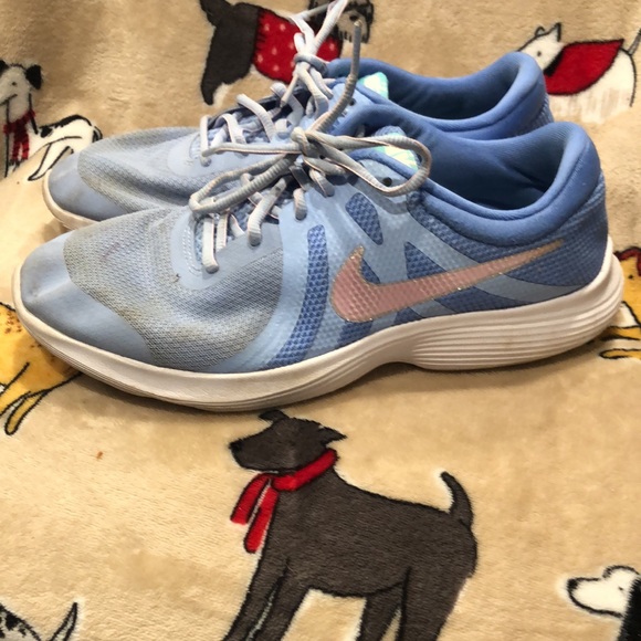 Girls Nikes - Picture 5 of 7